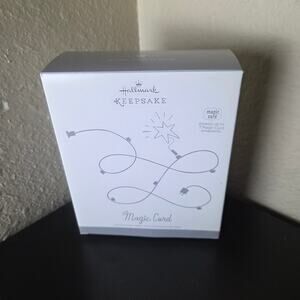 Hallmark Keepsake Magic Cord - Powers up to 7 Magic Cord Ornaments New in Box